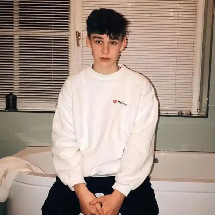 6686体育app铁牌作者Nigel