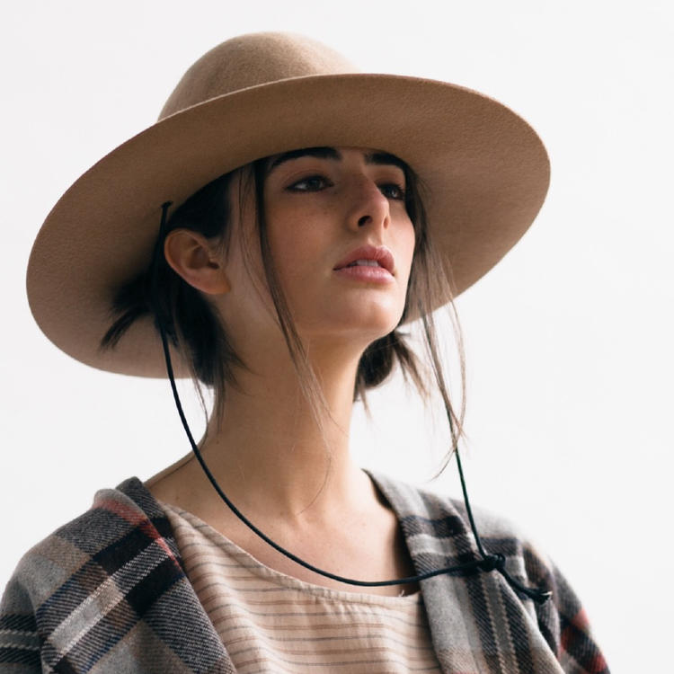 6686体育app高级作者Elodie