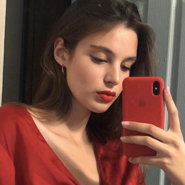 6686体育app官方作者Esme