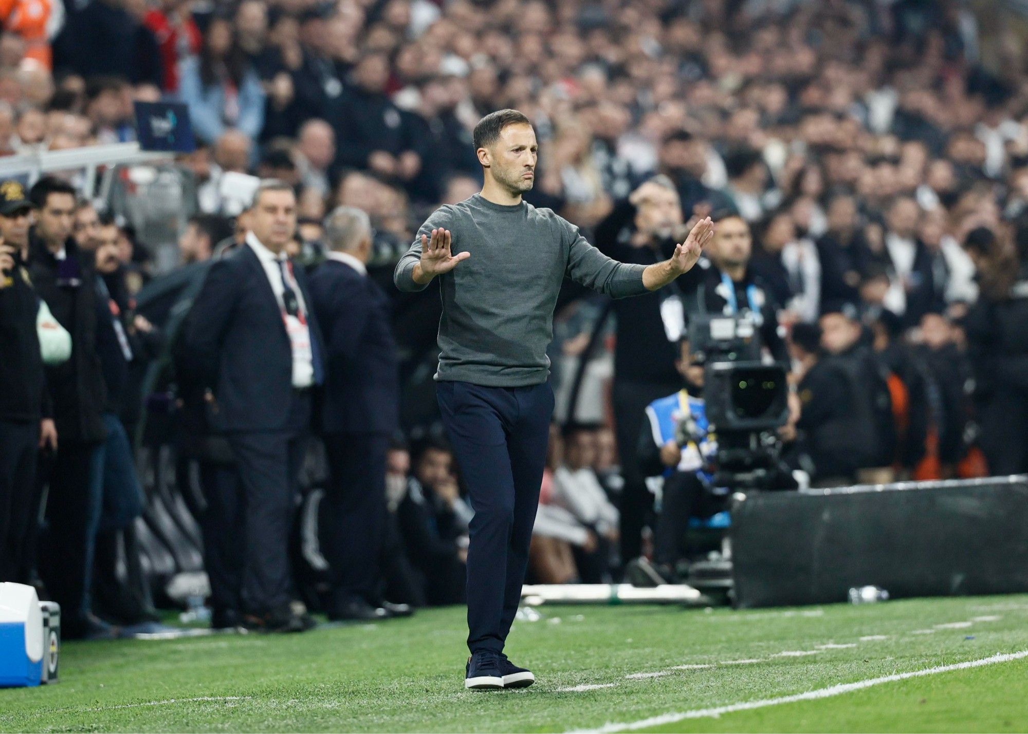 土媒：费内巴切高层有意赦免卡赫维奇和布朗，特德斯科已拒绝