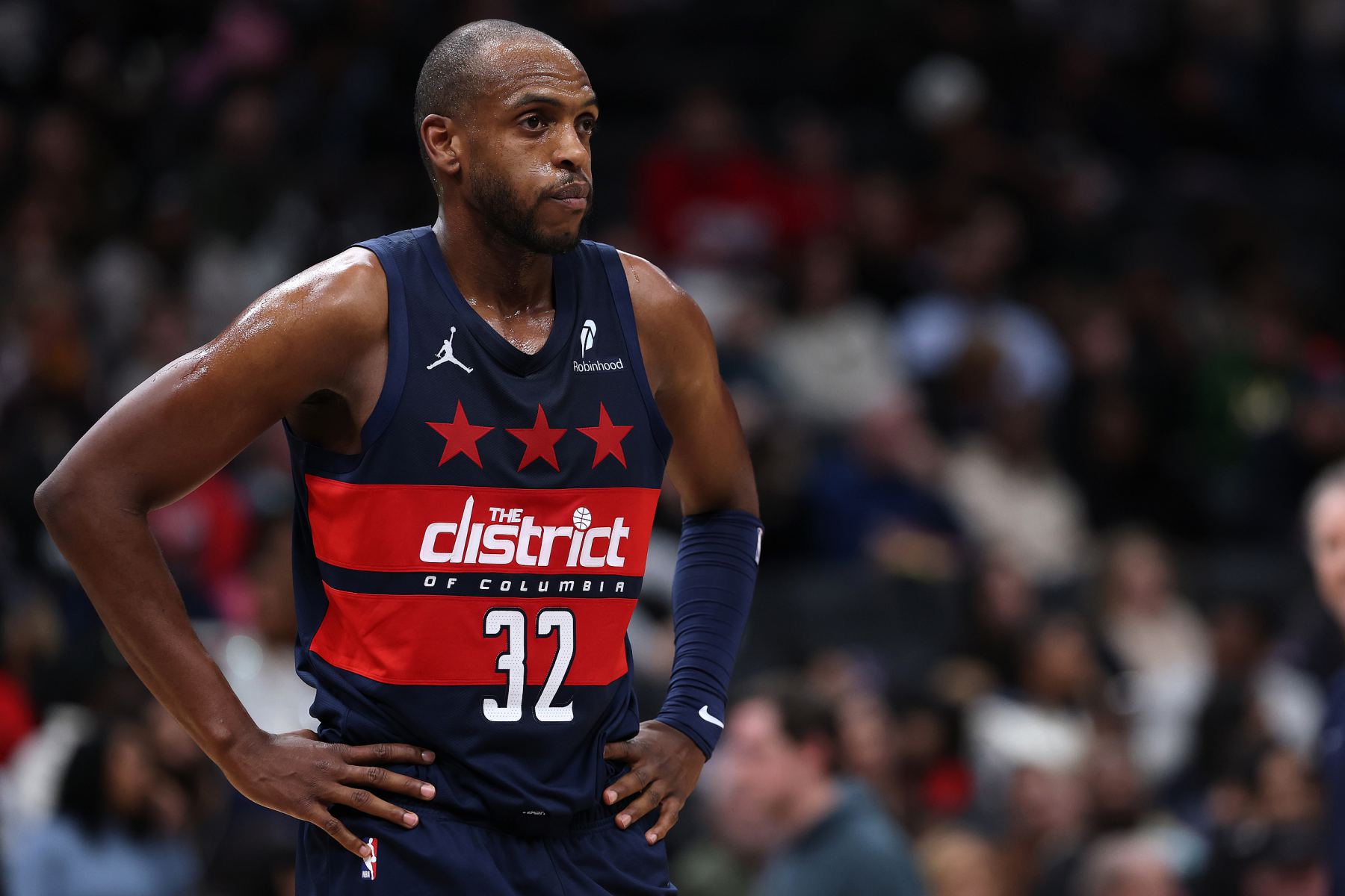 奇才vs骑士受伤病报告：朗佐·鲍尔缺阵，米德尔顿有望重返赛场